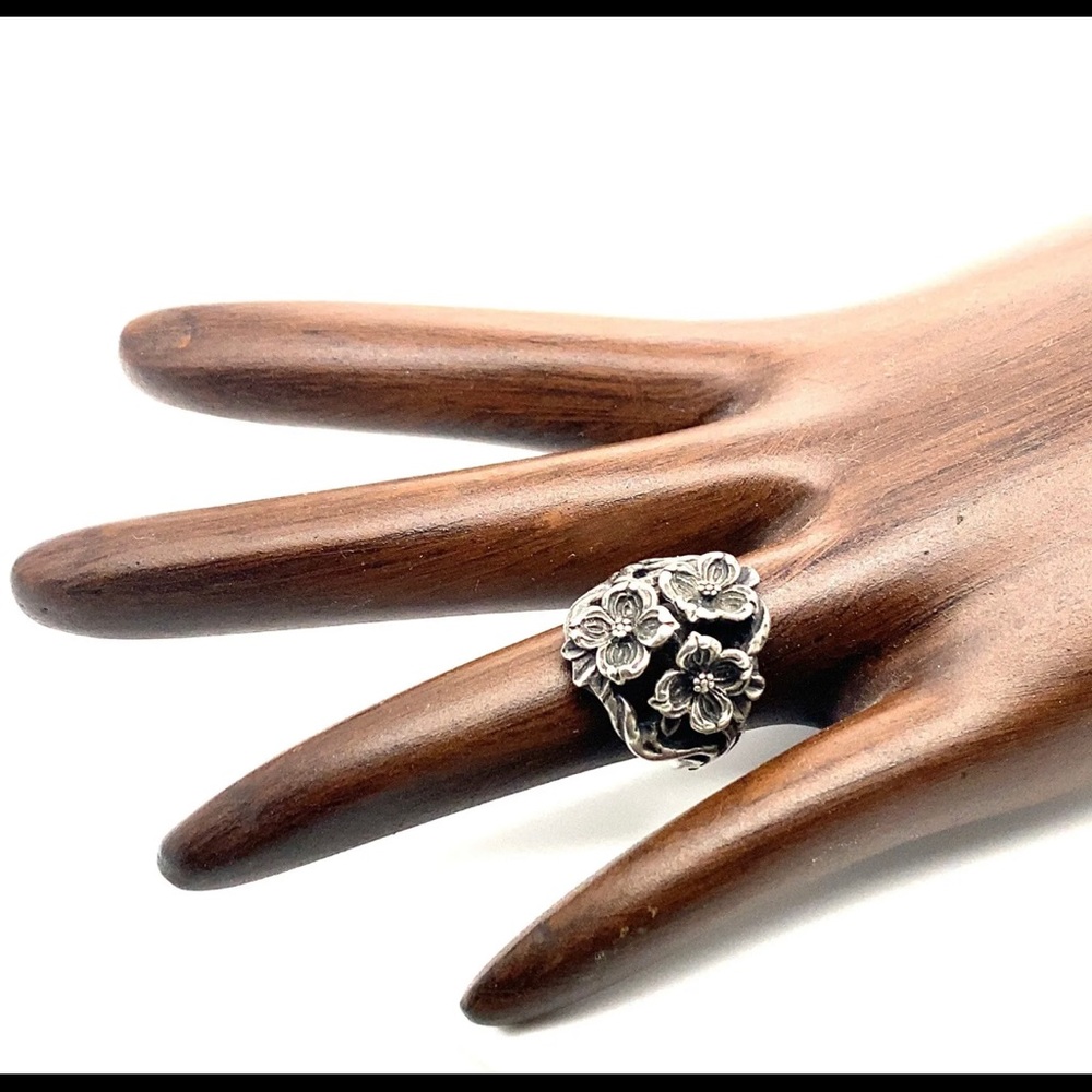 James Avery Sterling Silver 3 Dogwood Flowers Ring Size 5